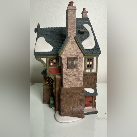 Department 56 The Pied Bull Inn Retired Dickens Village - Picture 8 of 13